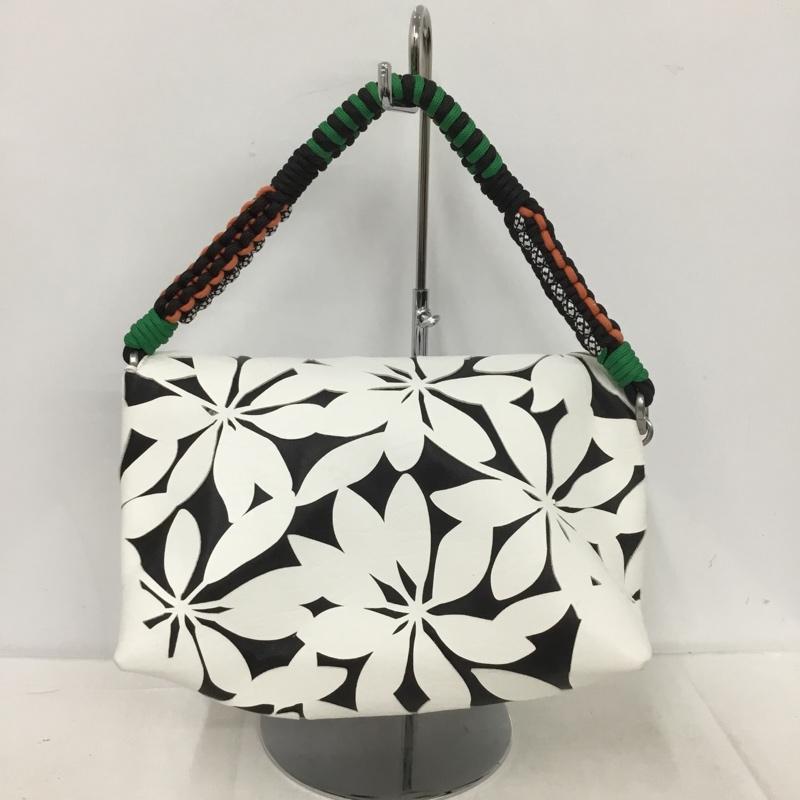 デシグアル Desigual ハンドバッグ ハンドバッグ 23SAXP72 パンチング加工 花柄 白 / ホワイト / X 黒 / ブラック / レディース USED 古着 中古 10137427