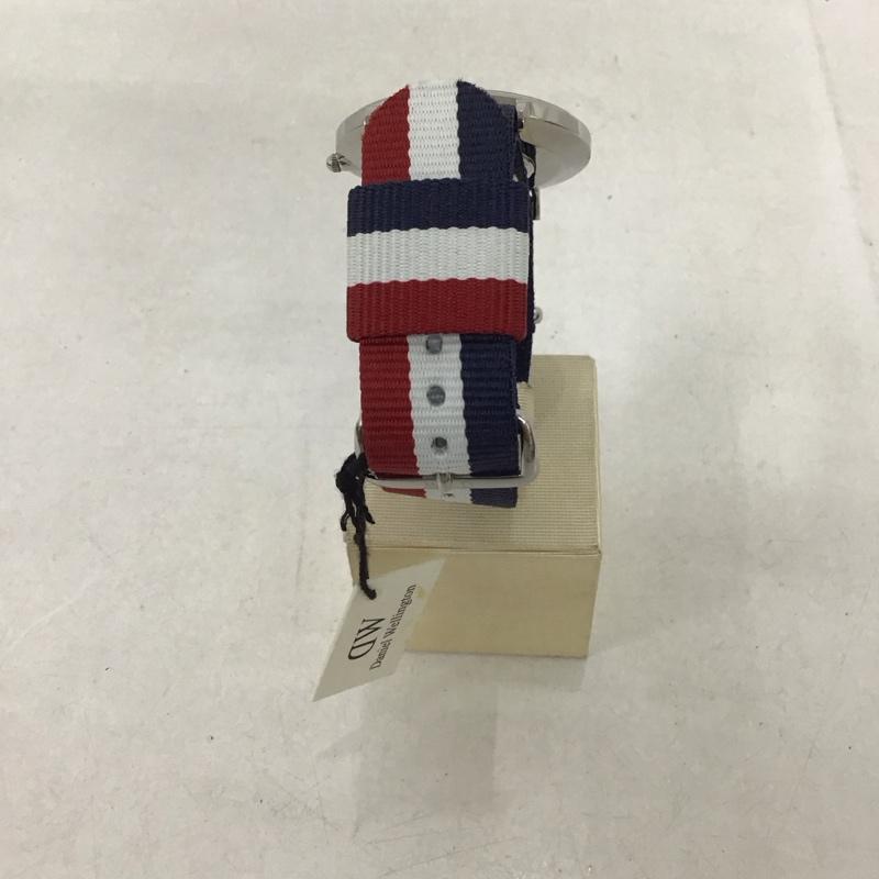 ダニエルウェリントン Daniel Wellington 腕時計 アナログ(クォーツ式) 0203DW 箱有 ロゴ、文字 紺 / ネイビー / X 白 / ホワイト / X 赤 / レッド / メンズ USED 古着 中古 10134485