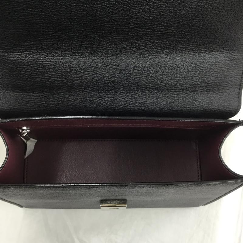 チャールズアンドキース charles&keith ショルダーバッグ ショルダーバッグ チェーンストラッププッシュロック クロスボディバッグ ロゴ、文字 黒 / ブラック / X 銀 / シルバー / レディース USED 古着 中古 10130868