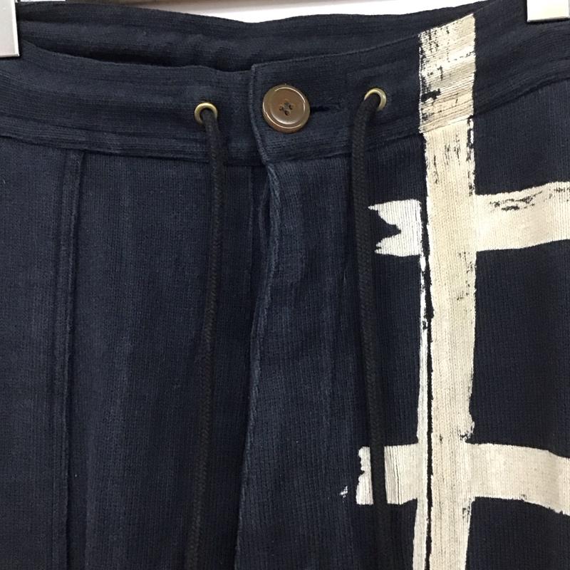 ヴィヴィアンウエストウッドマン Vivienne Westwood MAN パンツ ワークパンツ、ペインターパンツ ワークパンツ ワイドパンツ カジュアルパンツ スウェットパンツ 46インチ プリント 紺 / ネイビー / メンズ USED 古着 中古 10130994