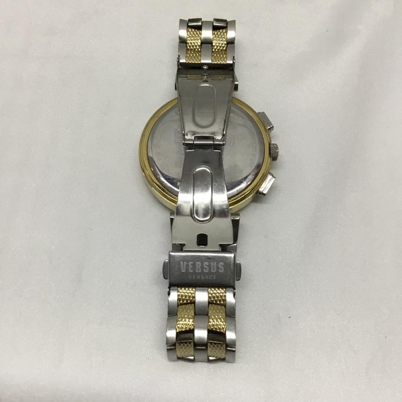 ウ゛ェルサスウ゛ェルサーチ VERSUSVERSACE 腕時計 アナログ(クォーツ式) VSP763218 ステンレス ロゴ、文字 金 / ゴールド / X 銀 / シルバー / メンズ USED 古着 中古 10110145