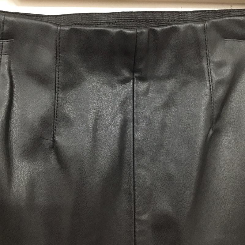 ザラ ZARA パンツ ワークパンツ、ペインターパンツ フェイクレザーパンツ スリムパンツ ストレッチパンツ XS 無地 黒 / ブラック / レディース USED 古着 中古 10136788