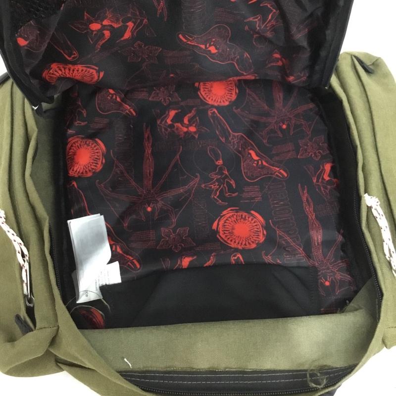 ジャンスポーツ JANSPORT リュックサック、デイパック リュックサック、デイバッグ FIELD PACK DEMOGORGON HUNTER ストレンジャーシングス ロゴ、文字 黒 / ブラック / X カーキ / カーキ / メンズ USED 古着 中古 10138498