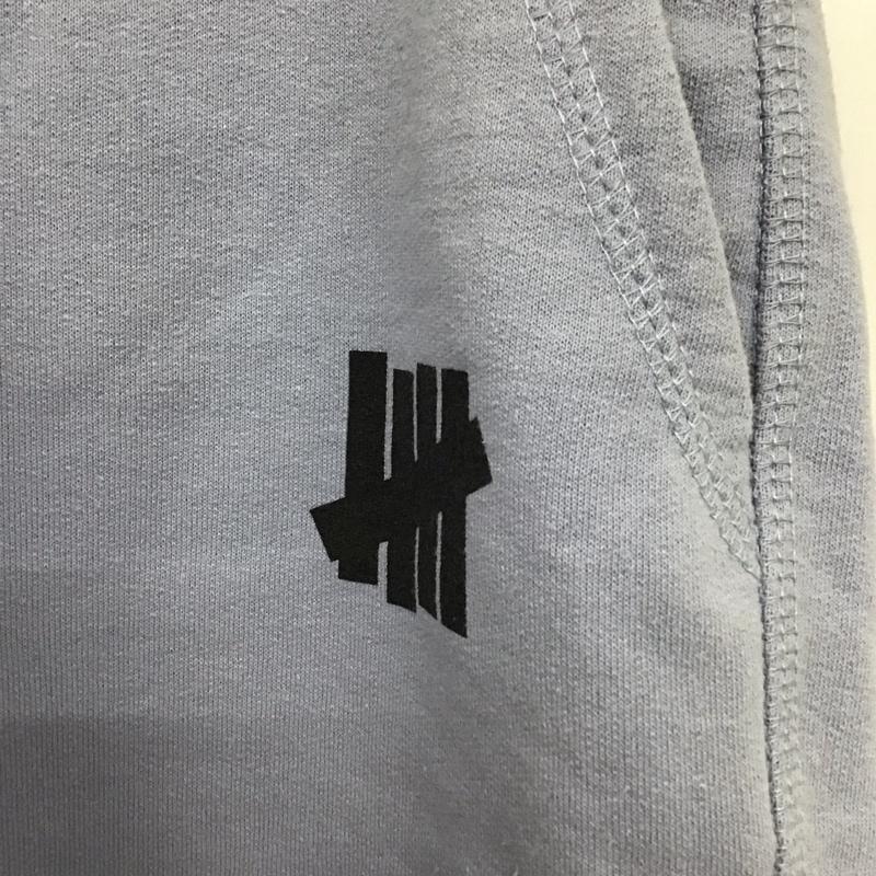 アンディフィーテッド UNDEFEATED パンツ ショートパンツ スウェットパンツ ハーフパンツ XL ロゴ、文字 水色 / ライトブルー /  メンズ USED 古着 中古 10123015