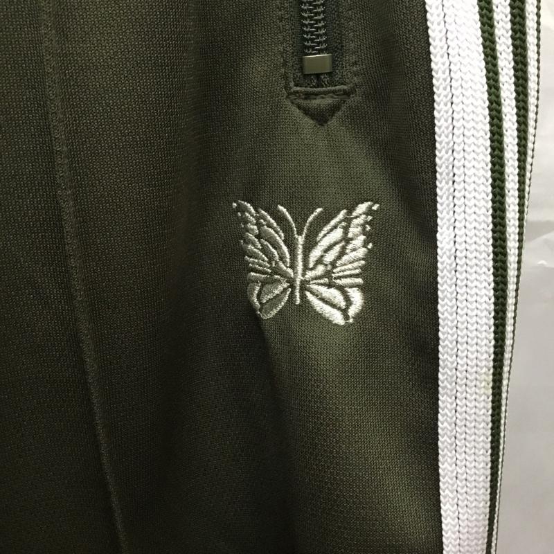 ニードルス Needles パンツ ワークパンツ、ペインターパンツ ジャージ パンツ ワイドパンツ カジュアルパンツ M ロゴ、文字 カーキ / カーキ /  メンズ USED 古着 中古 10121467