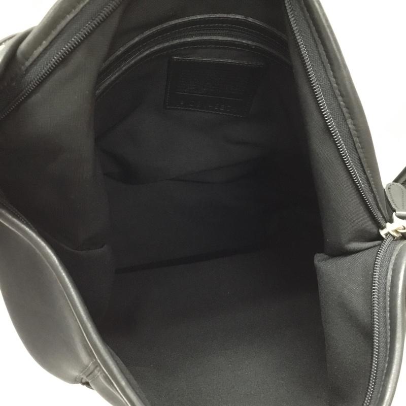 コーチ COACH ショルダーバッグ ショルダーバッグ D8V-6204 ロゴ、文字 黒 / ブラック / レディース USED 古着 中古 10112845