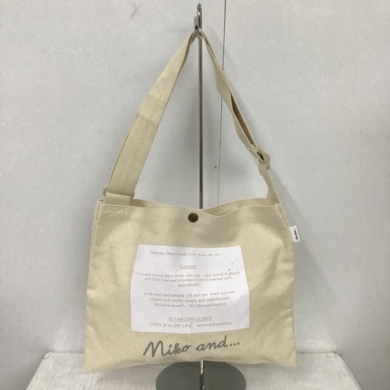 ニコアンド niko and... ショルダーバッグ ショルダーバッグ NK20FB2443 サコッシュ ロゴ、文字 アイボリー / アイボリー / レディース USED 古着 中古 10093263