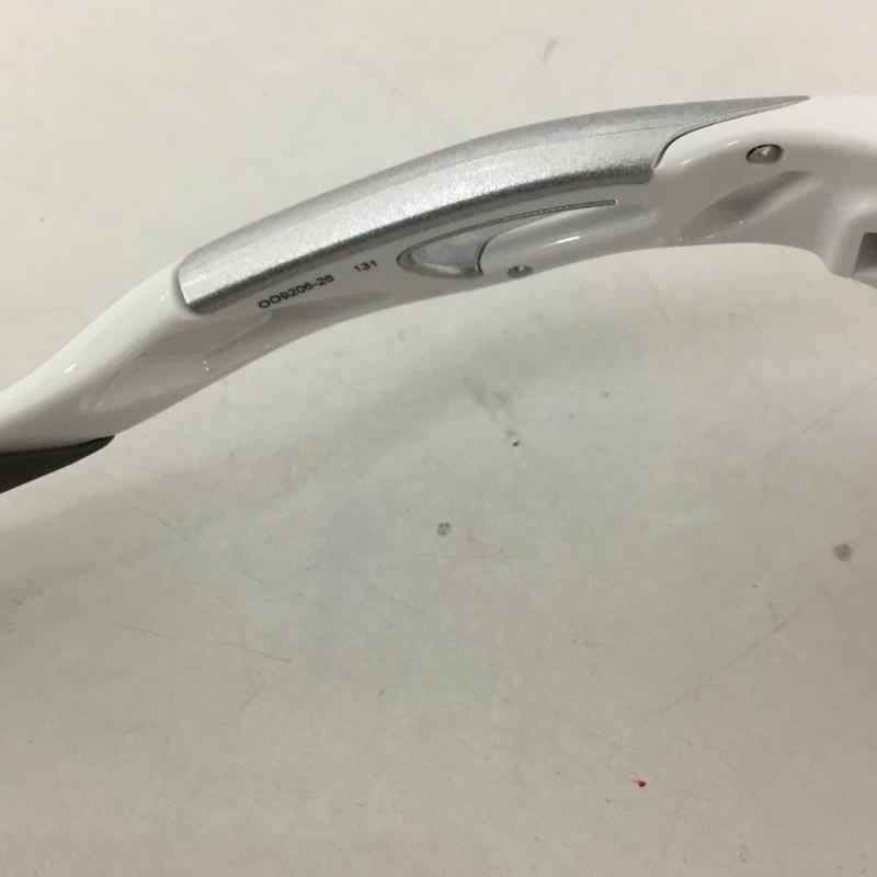 オークリー OAKLEY めがね・サングラス サングラス OO9206-26 RADARLOCK スポーツサングラス 箱有 ロゴ、文字 白 / ホワイト / X 銀 / シルバー / メンズ USED 古着 中古 10126888