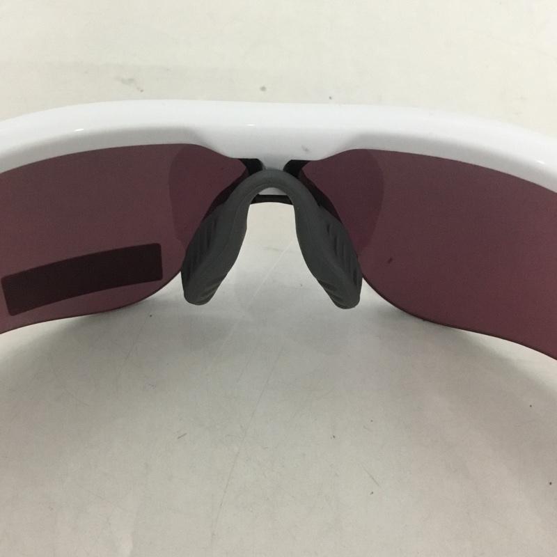 オークリー OAKLEY めがね・サングラス サングラス OO9206-26 RADARLOCK スポーツサングラス 箱有 ロゴ、文字 白 / ホワイト / X 銀 / シルバー / メンズ USED 古着 中古 10126888