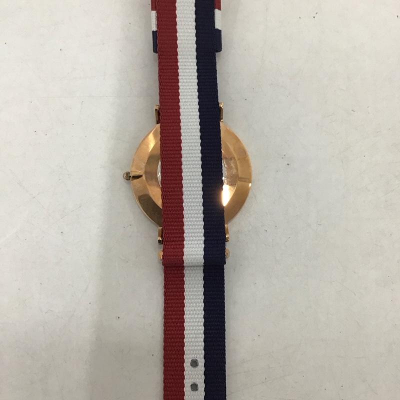 ダニエルウェリントン Daniel Wellington 腕時計 アナログ(クォーツ式) Classic Cambridge 箱有 ロゴ、文字 白 / ホワイト / X 紺 / ネイビー / X 赤 / レッド / レディース USED 古着 中古 10134452