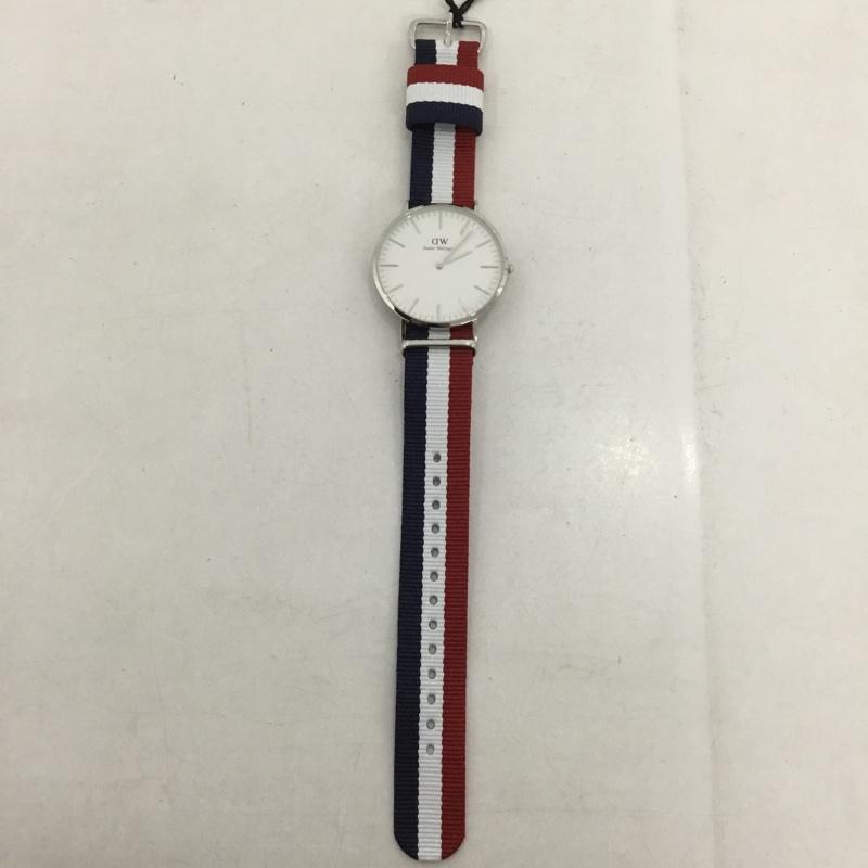 ダニエルウェリントン Daniel Wellington 腕時計 アナログ(クォーツ式) 0203DW ロゴ、文字 赤 / レッド / X 白 / ホワイト / X 紺 / ネイビー / メンズ USED 古着 中古 10135191