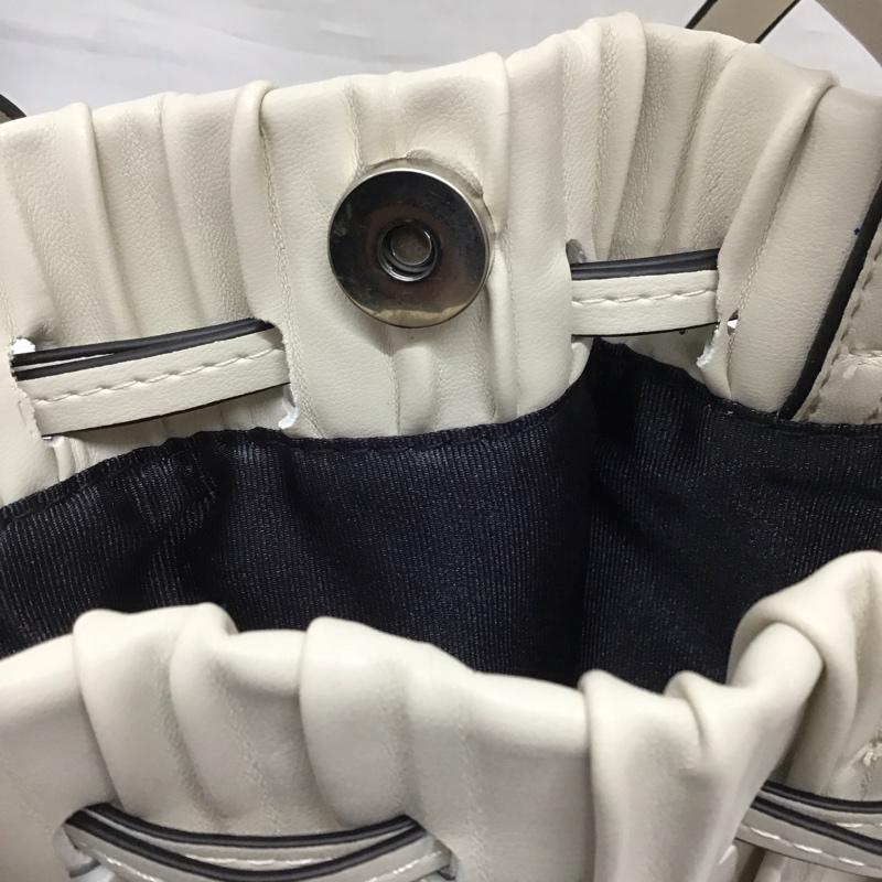 ザラ ZARA ショルダーバッグ ショルダーバッグ 8389 204 040 プリーツ フェイクレザー 無地 アイボリー / アイボリー / レディース USED 古着 中古 10121631