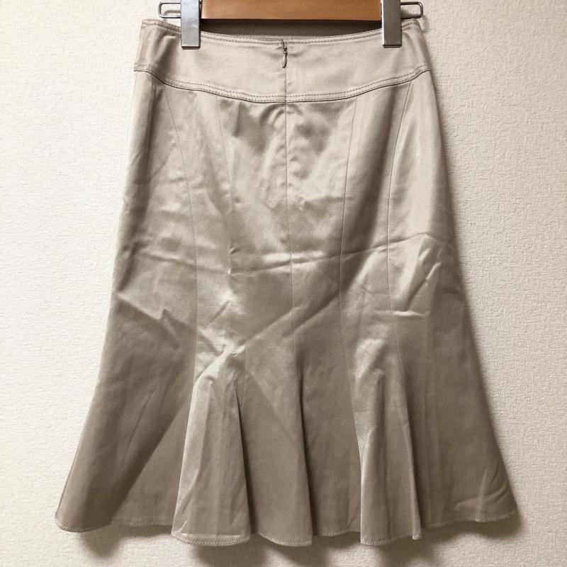 イネド INED スカート ひざ丈スカート 5 無地 ベージュ / ベージュ / レディース USED 古着 中古 10002413