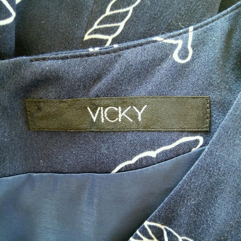 ビッキー VICKY ワンピース ひざ丈スカート 2 総柄 紺 / ネイビー / X 白 / ホワイト / レディース USED 古着 中古 10002712