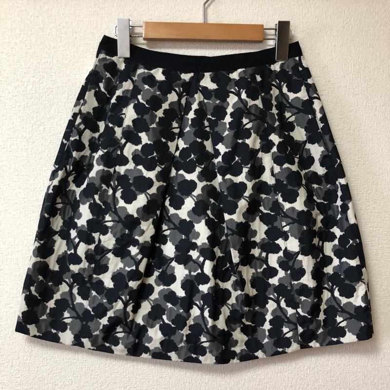 ウイークエンドマックスマーラ Weekend Max Mara スカート ひざ丈スカート 38 総柄 白 / ホワイト / X 黒 / ブラック / X 灰 / グレー / レディース USED 古着 中古 10004103