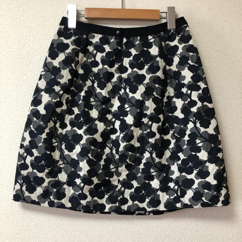 ウイークエンドマックスマーラ Weekend Max Mara スカート ひざ丈スカート 38 総柄 白 / ホワイト / X 黒 / ブラック / X 灰 / グレー / レディース USED 古着 中古 10004103