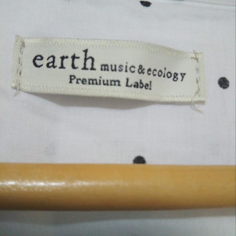アースミュージックアンドエコロジー earth music&ecology シャツ、ブラウス 七分袖 FREE ドット 白 / ホワイト / X 黒 / ブラック / レディース USED 古着 中古 10005302