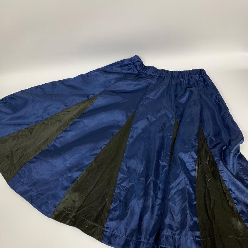 コムデギャルソンコムデギャルソン COMME des GARCONS COMME des GARCONS スカート ひざ丈スカート サテンスカート バイカラー RP-S002 XS 無地 紺 / ネイビー / X 黒 / ブラック / レディース USED 古着 中古 10012493