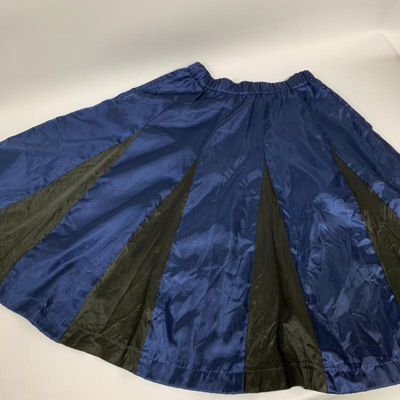 コムデギャルソンコムデギャルソン COMME des GARCONS COMME des GARCONS スカート ひざ丈スカート サテンスカート バイカラー RP-S002 XS 無地 紺 / ネイビー / X 黒 / ブラック / レディース USED 古着 中古 10012493
