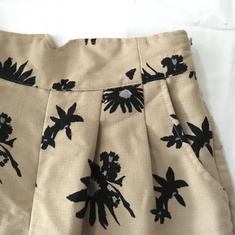 フリージア Freesia パンツ ショートパンツ M 花柄 ベージュ / ベージュ / X 黒 / ブラック / レディース USED 古着 中古 10012703