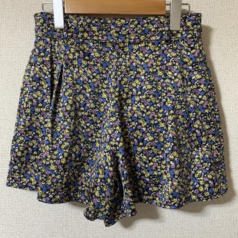 ローリーズファーム LOWRYS FARM パンツ ショートパンツ FREE 花柄 黒 / ブラック / X 白 / ホワイト / X 桃 / ピンク / X 黄 / イエロー / X 青 / ブルー / X マルチカラー / マルチカラー / レディース USED 古着 中古 10014917