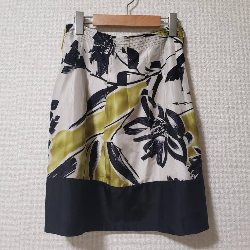 ビーシービージーマックスアズリア BCBGMAXAZRIA スカート ひざ丈スカート 0 総柄 黒 / ブラック / X 白 / ホワイト / X 黄 / イエロー / レディース USED 古着 中古 10015659