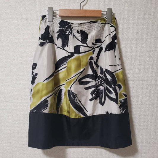 ビーシービージーマックスアズリア BCBGMAXAZRIA スカート ひざ丈スカート 0 総柄 黒 / ブラック / X 白 / ホワイト / X 黄 / イエロー /  レディース USED 古着 中古 10015659