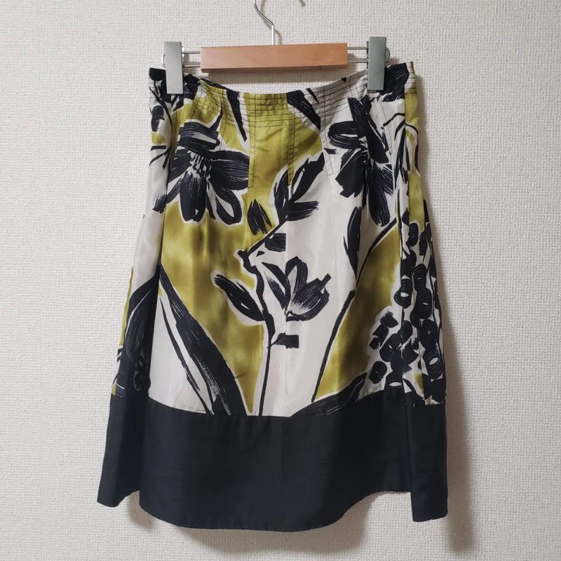 ビーシービージーマックスアズリア BCBGMAXAZRIA スカート ひざ丈スカート 0 総柄 黒 / ブラック / X 白 / ホワイト / X 黄 / イエロー / レディース USED 古着 中古 10015659