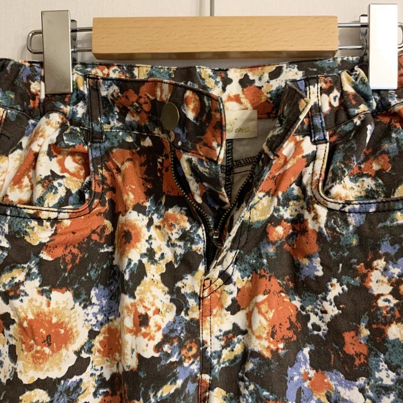 ダブルクローゼット w closet パンツ ワークパンツ、ペインターパンツ 花柄 黒 / ブラック / X 白 / ホワイト / X 橙 / オレンジ / X 青 / ブルー / レディース USED 古着 中古 10016767