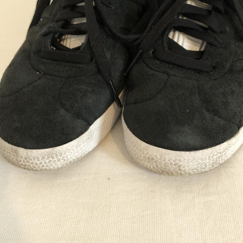 アディダス adidas スニーカー スニーカー ガゼル スウェード ローカット CQ2358 22.5cm 無地 X ロゴ、文字 X プリント X ワンポイント 黒 / ブラック / X 白 / ホワイト / メンズ USED 古着 中古 10029369