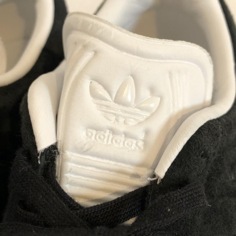 アディダス adidas スニーカー スニーカー ガゼル スウェード ローカット CQ2358 22.5cm 無地 X ロゴ、文字 X プリント X ワンポイント 黒 / ブラック / X 白 / ホワイト / メンズ USED 古着 中古 10029369