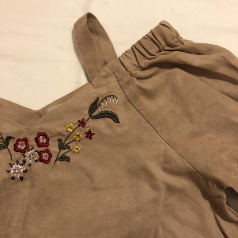 ワンアフター アナザー ナイスクラップ one after another NICE CLAUP カットソー 七分袖 オフショルダー バルーンスリーブカットソー 無地 X 刺繍 X 花柄 ベージュ / ベージュ / X 桃 / ピンク /  レディース USED 古着 中古 10032940