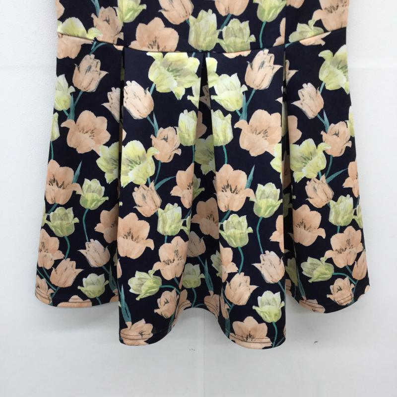 セシルマクビー CECIL McBEE トップス トップス ノースリーブ M 花柄 紺 / ネイビー / レディース USED 古着 中古 10034663