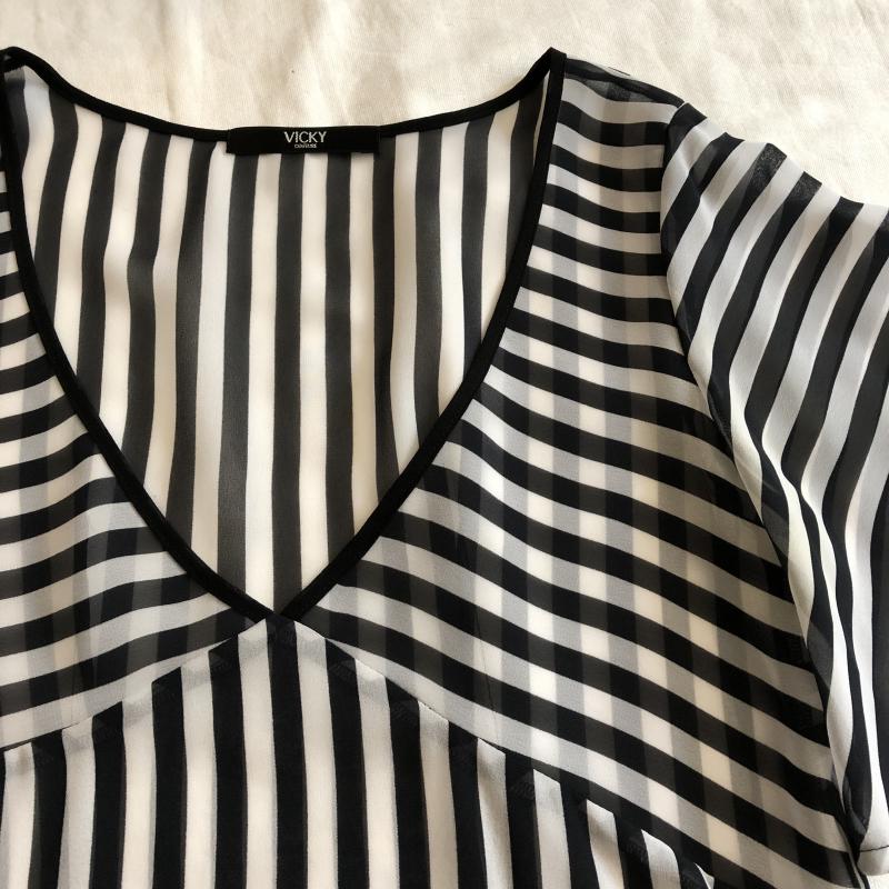 ビッキークチュール VICKYCOUTURE カットソー 半袖 シフォン Vネック フレアスリーブ 2 ストライプ 白 / ホワイト / X 黒 / ブラック /  レディース USED 古着 中古 10036850