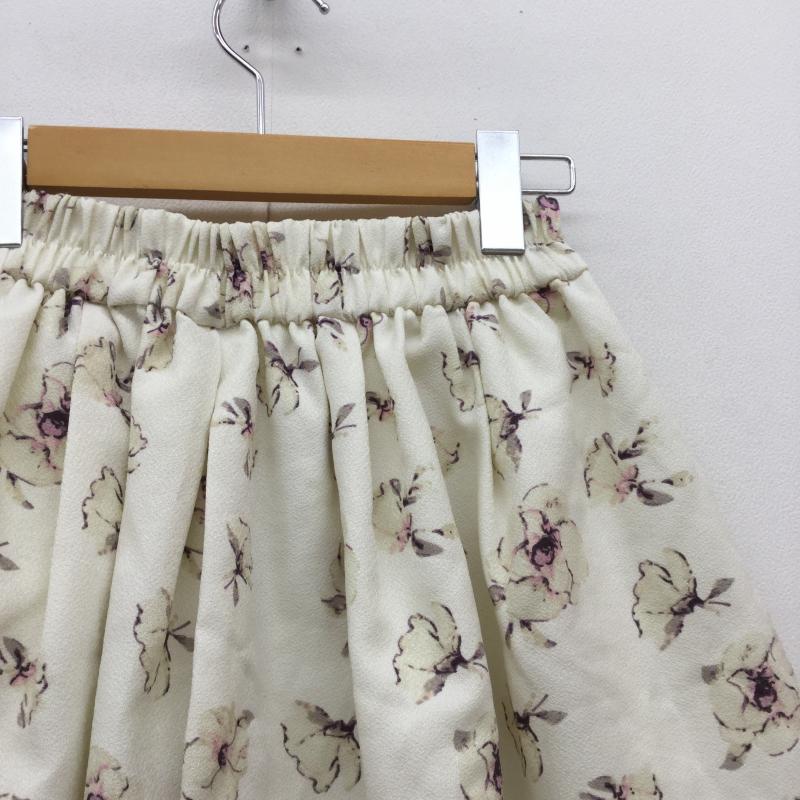 アースミュージックアンドエコロジー earth music&ecology パンツ ショートパンツ FREE 花柄 白 / ホワイト / レディース USED 古着 中古 10037052