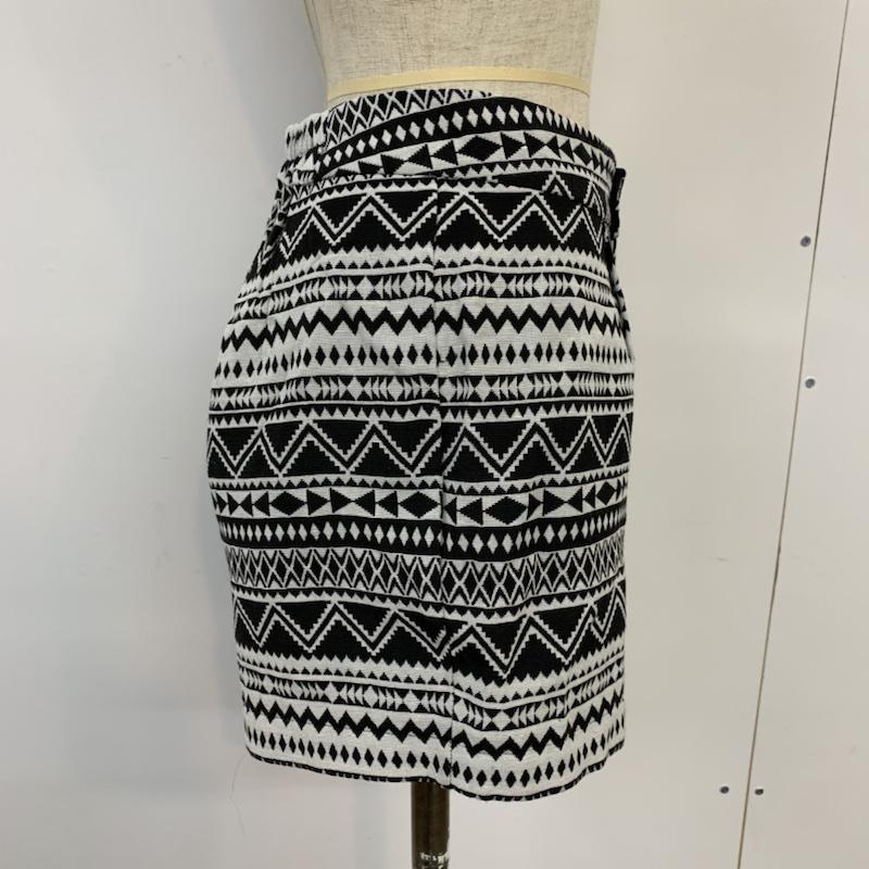 イング INGNI パンツ ショートパンツ M 総柄 白 / ホワイト / X 黒 / ブラック / レディース USED 古着 中古 10042838