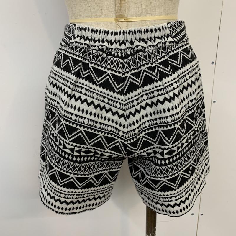 イング INGNI パンツ ショートパンツ M 総柄 白 / ホワイト / X 黒 / ブラック / レディース USED 古着 中古 10042838