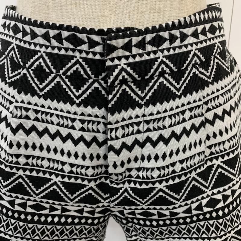 イング INGNI パンツ ショートパンツ M 総柄 白 / ホワイト / X 黒 / ブラック / レディース USED 古着 中古 10042838
