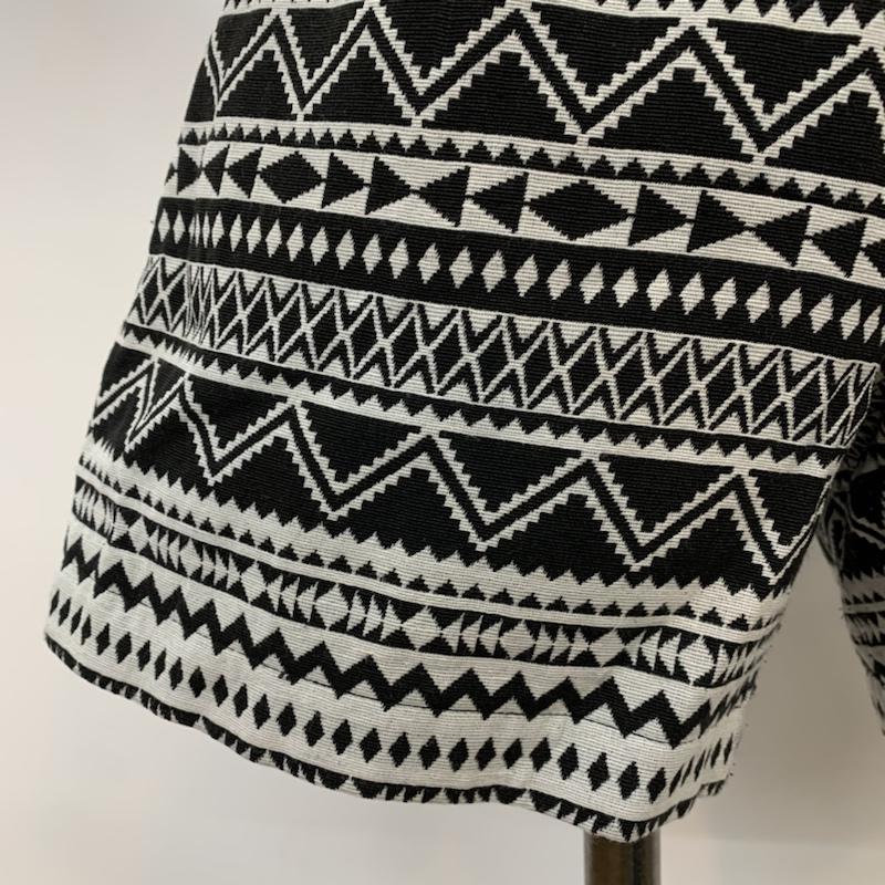 イング INGNI パンツ ショートパンツ M 総柄 白 / ホワイト / X 黒 / ブラック / レディース USED 古着 中古 10042838