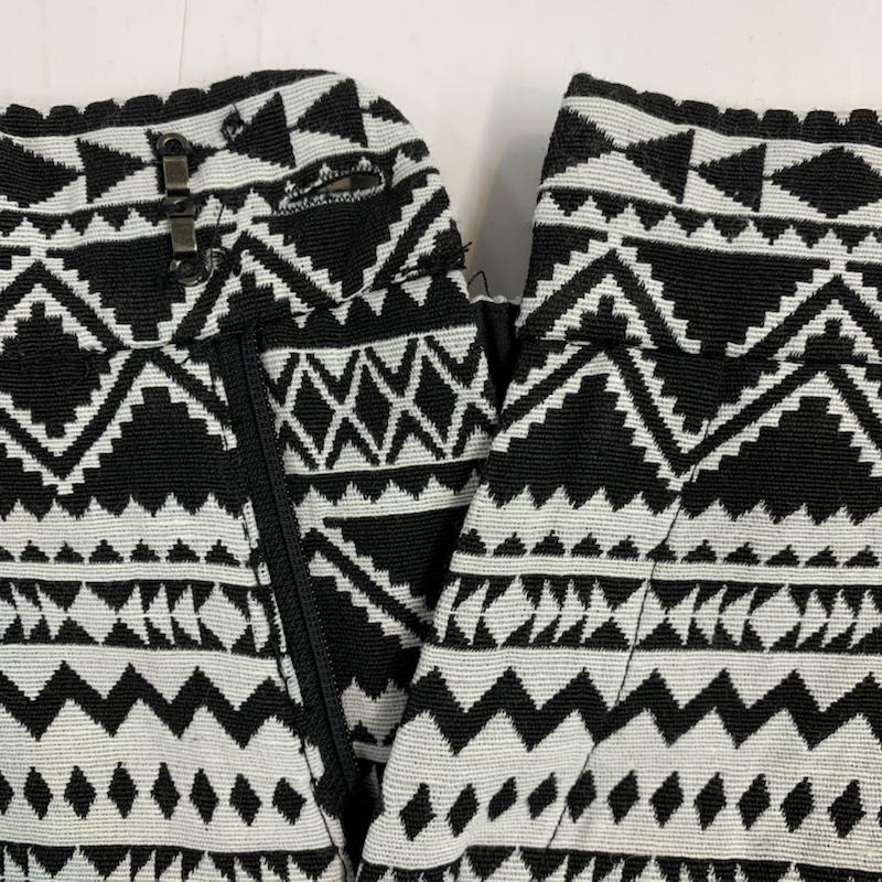 イング INGNI パンツ ショートパンツ M 総柄 白 / ホワイト / X 黒 / ブラック / レディース USED 古着 中古 10042838