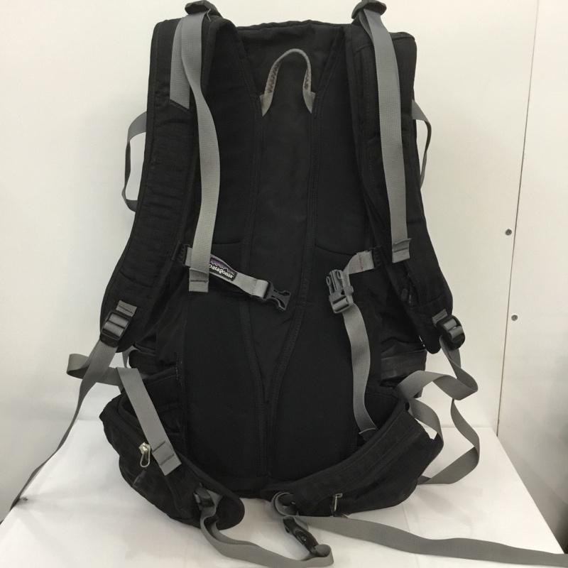 パタゴニア patagonia リュックサック、デイパック リュックサック、デイバッグ チャコールグレー / チャコールグレー / X 黒 / ブラック / X 灰 / グレー / メンズ USED 古着 中古 10044095