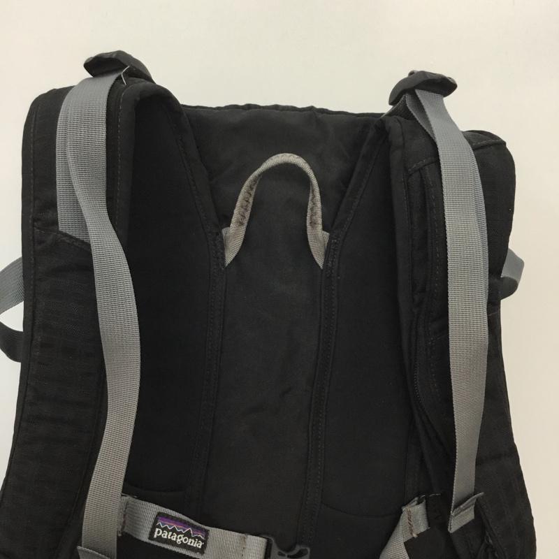 パタゴニア patagonia リュックサック、デイパック リュックサック、デイバッグ チャコールグレー / チャコールグレー / X 黒 / ブラック / X 灰 / グレー / メンズ USED 古着 中古 10044095