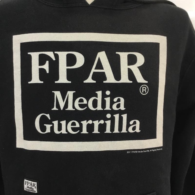 フォーピーエーアールメディアゲリラ FPARMEDIAGUERRILLA パーカー 長袖 プルオーバー フーディー 2 ロゴ、文字 黒 / ブラック / メンズ USED 古着 中古 10054780