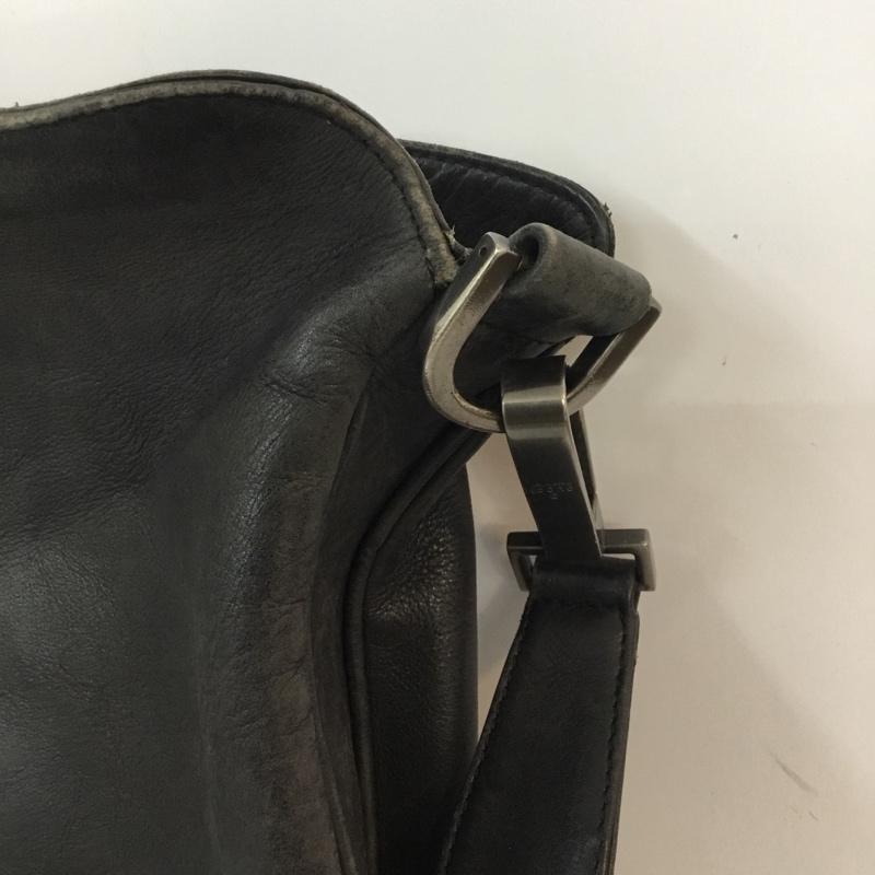 グッチ GUCCI ショルダーバッグ ショルダーバッグ レザー 斜め掛け 無地 黒 / ブラック / メンズ USED 古着 中古 10056015