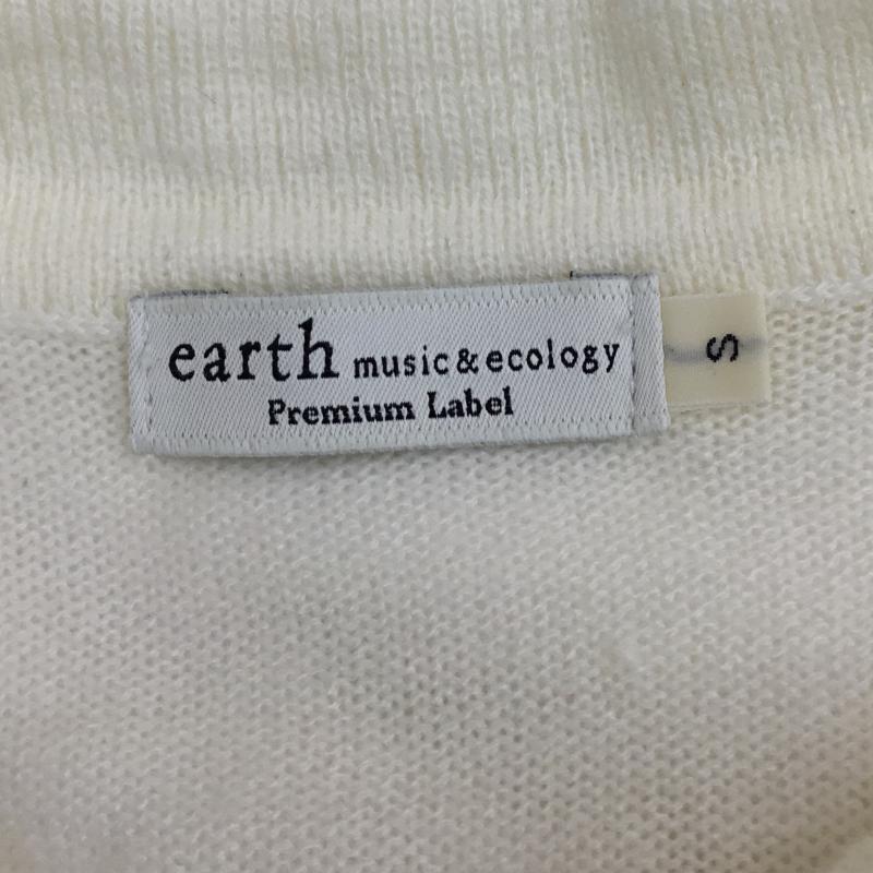 アースミュージックアンドエコロジー earth music&ecology ニット、セーター 長袖 衿ビジュー付きニットプルオーバー S アイボリー / アイボリー / レディース USED 古着 中古 10064617