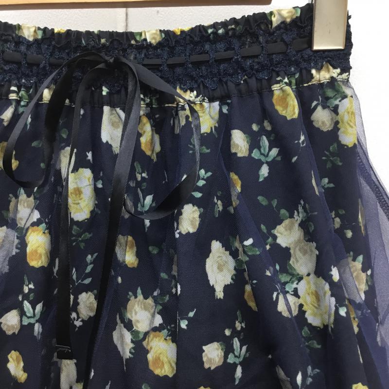 アクシーズファム axes femme スカート ひざ丈スカート M 花柄 紺 / ネイビー / X 黒 / ブラック / レディース USED 古着 中古 10068732
