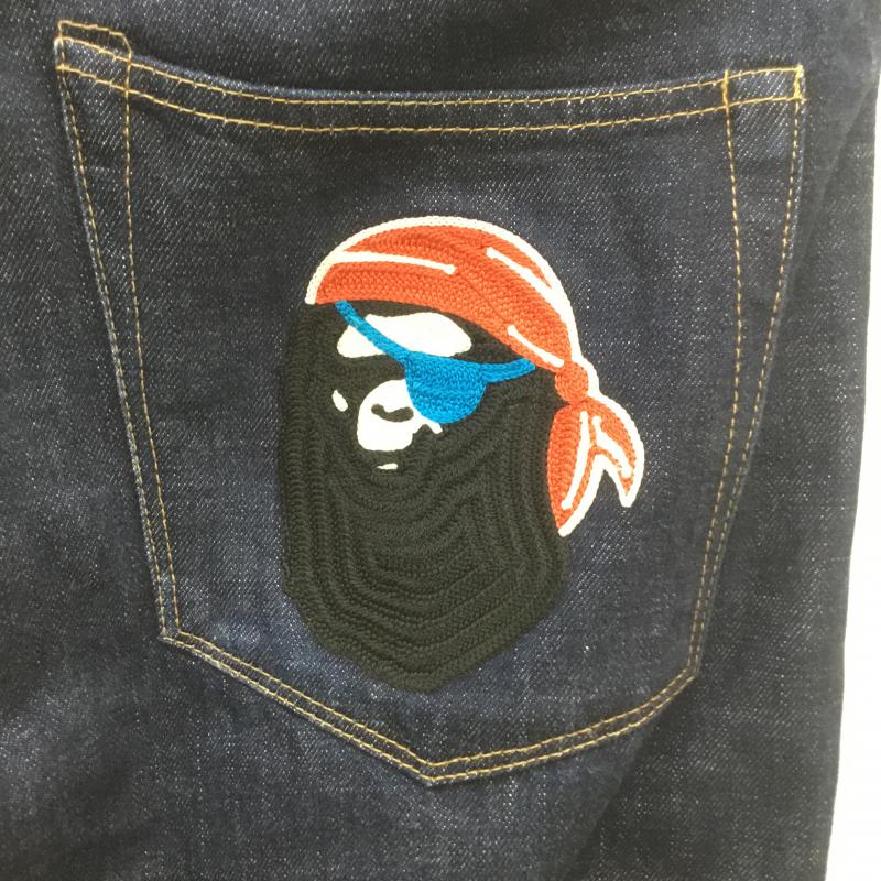 アベイシングエイプ A BATHING APE パンツ デニム、ジーンズ パイレーツ 刺繍 M キャラクター 紺 / ネイビー / メンズ USED 古着 中古 10073042
