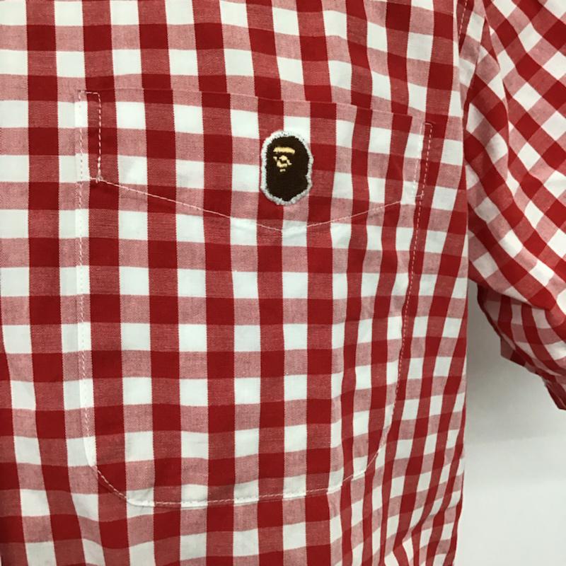 アベイシングエイプ A BATHING APE シャツ、ブラウス 半袖 1860-131-049 ボタンダウン 猿 ワッペン M チェック 赤 / レッド / X 白 / ホワイト / メンズ USED 古着 中古 10073667