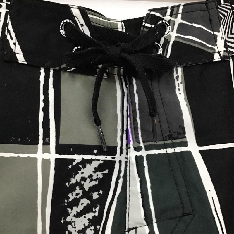 ボルコム VOLCOM パンツ ショートパンツ サーフショーツ 30 総柄 マルチカラー / マルチカラー / メンズ USED 古着 中古 10090239