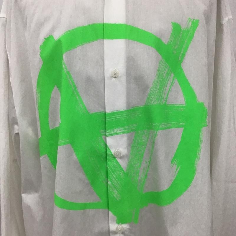ヴェトモン VETEMENTS シャツ、ブラウス 長袖 UE51SH500G Anarchy アナーキー M ワンポイント 白 / ホワイト / X 黄緑 / イエローグリーン /  メンズ USED 古着 中古 10090880
